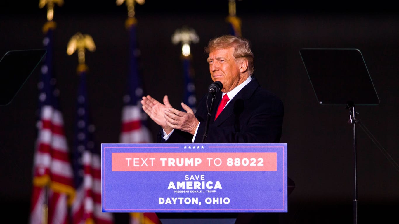 Donald Trump: Der Ex-Präsident behauptet, ihm wäre der Wahlsieg 2020 "gestohlen" worden.