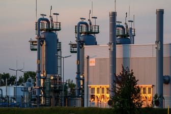Erdgasspeicher in Sachsen-Anhalt: Der Präsident der Bundesnetzagentur fordert die Deutschen zum Gassparen auf.