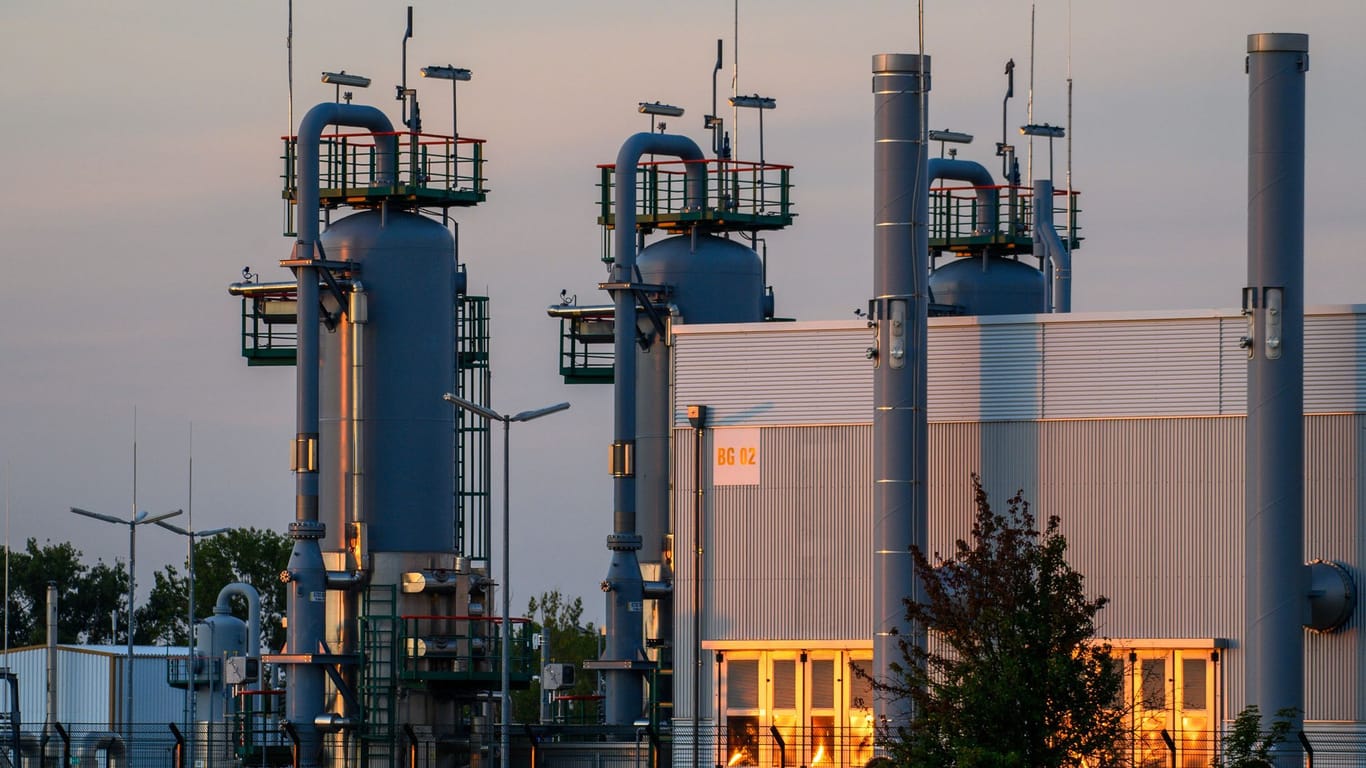 Erdgasspeicher in Sachsen-Anhalt: Der Präsident der Bundesnetzagentur fordert die Deutschen zum Gassparen auf.