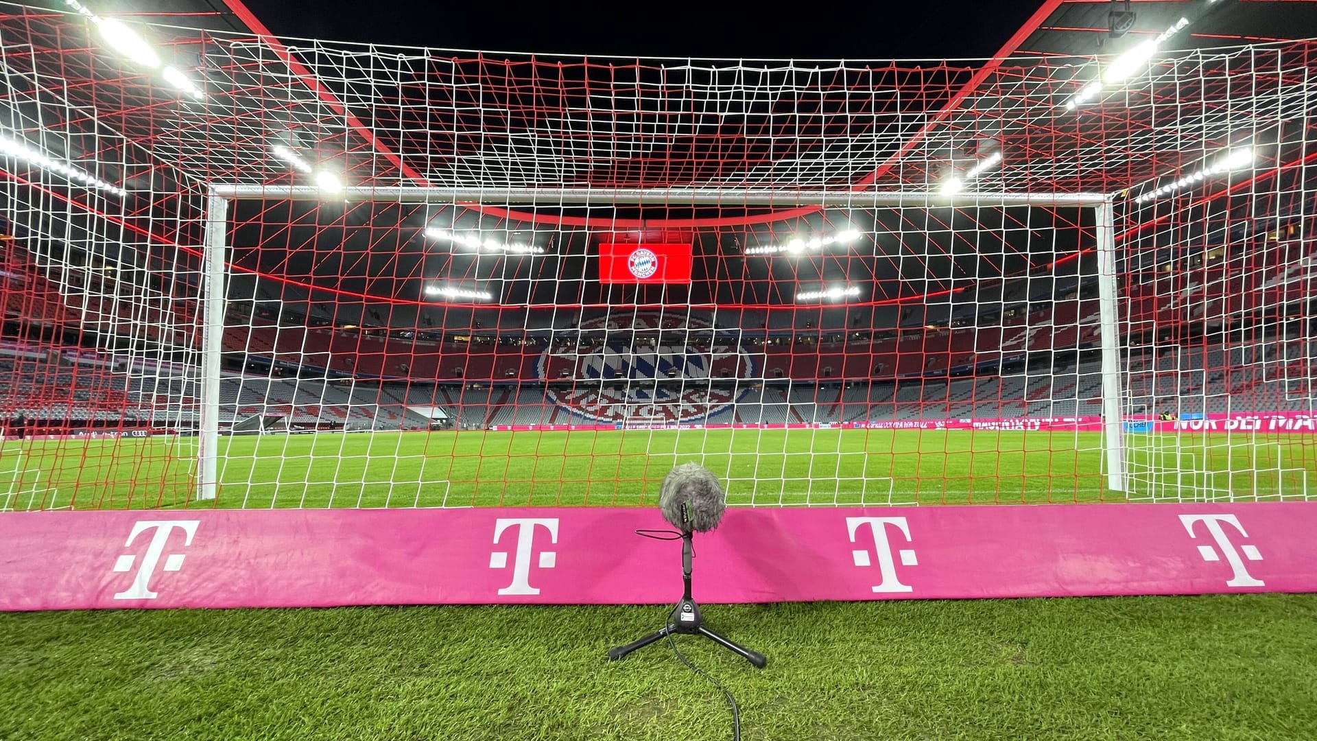 Die Allianz Arena in München (Archivbild): Am Sonntag spielen hier zum ersten Mal zwei NFL-Teams in Deutschland.