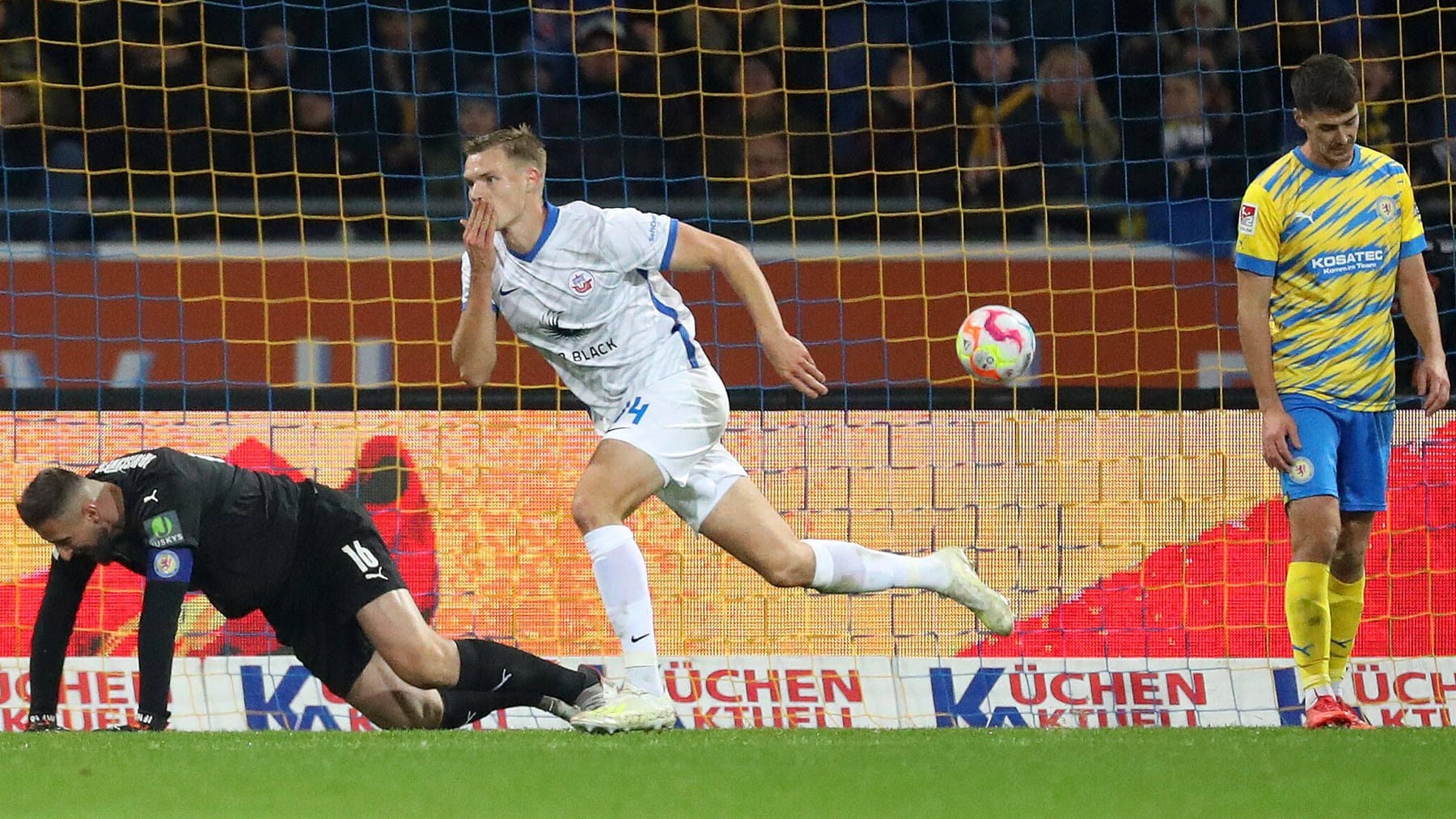 Kemenangan pertama untuk pelatih baru Glöckner – Rostock mengalahkan Braunschweig