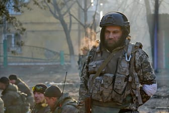 Deutscher Soldat auf russischer Seite: Alexander F. nach der Eroberung von Mariupol im April. Jetzt ist er in ukrainischer Kriegsgefangenschaft.