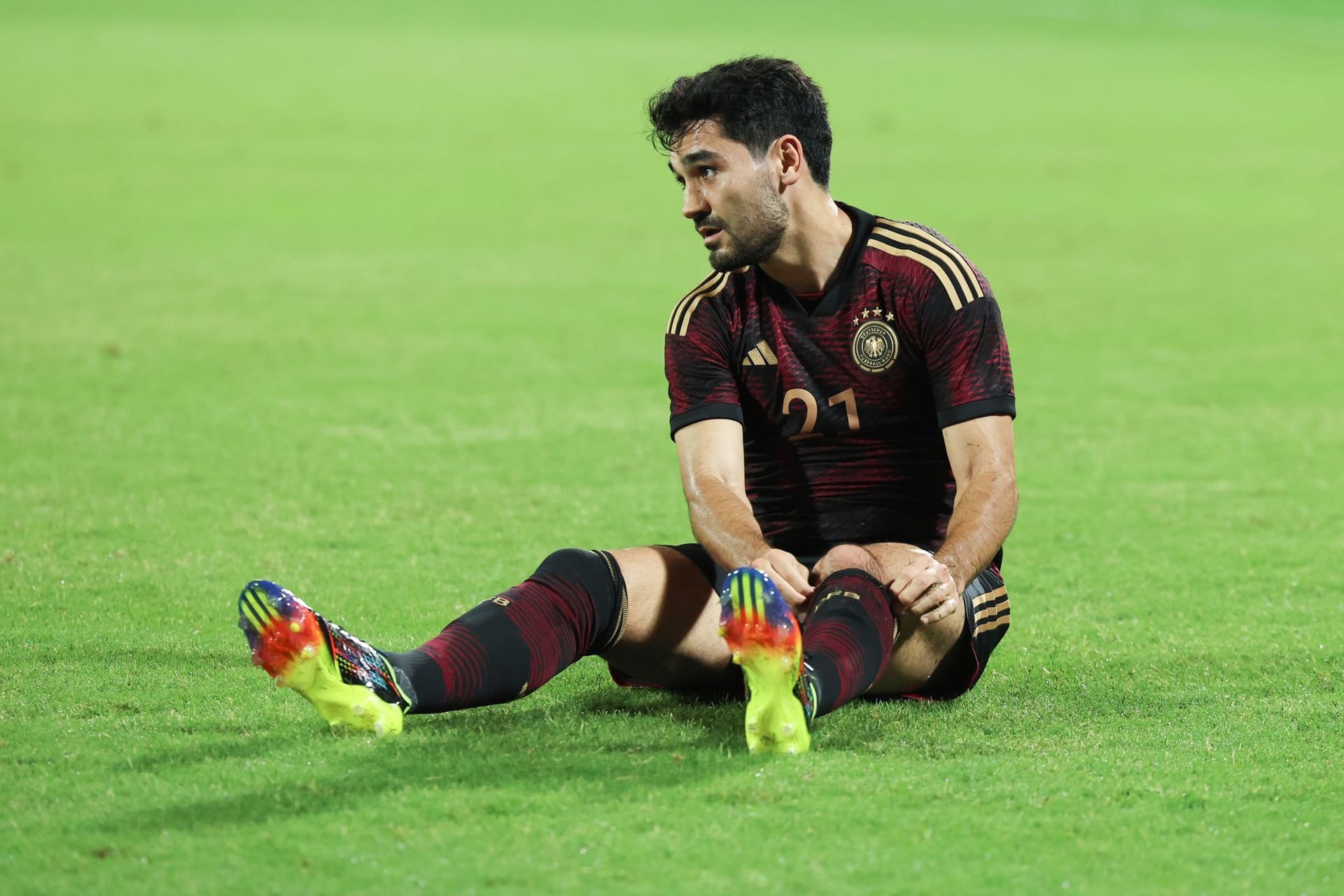 Ilkay Gündoğan (bis 65.): Ließ einen Ball geschickt passieren (13. Minute), holte nach einer halben Stunde einen Freistoß aus gefährlicher Position heraus, der nichts einbrachte. Rettete in großer Not gegen Omans Al-Yahyaei (43.), auch im zweiten Durchgang mit leichtem Offensivdrang, bis er für Brandt ausgewechselt wurde. Note 3 Ilkay Gündoğan (bis 65.): Ließ einen Ball geschickt passieren (13. Minute), holte nach einer halben Stunde einen Freistoß aus gefährlicher Position heraus, der nichts einbrachte. Rettete in großer Not gegen Omans Al-Yahyaei (43.), auch im zweiten Durchgang mit leichtem Offensivdrang, bis er für Brandt ausgewechselt wurde. Note 3