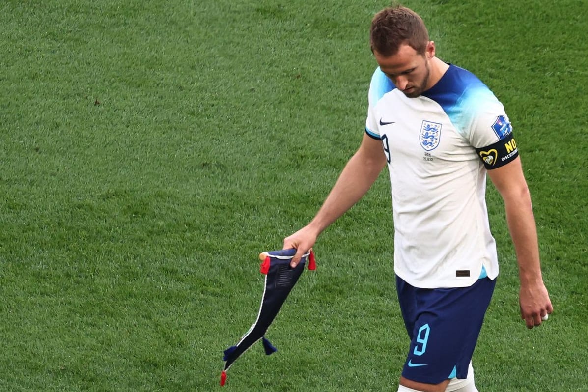 Harry Kane: Englands Kapitän mit der Ersatzbinde der Fifa beim Auftaktspiel der Three Lions.