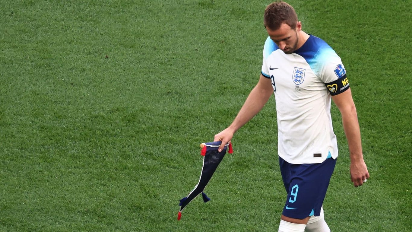 Harry Kane: Englands Kapitän mit der Ersatzbinde der Fifa beim Auftaktspiel der Three Lions.