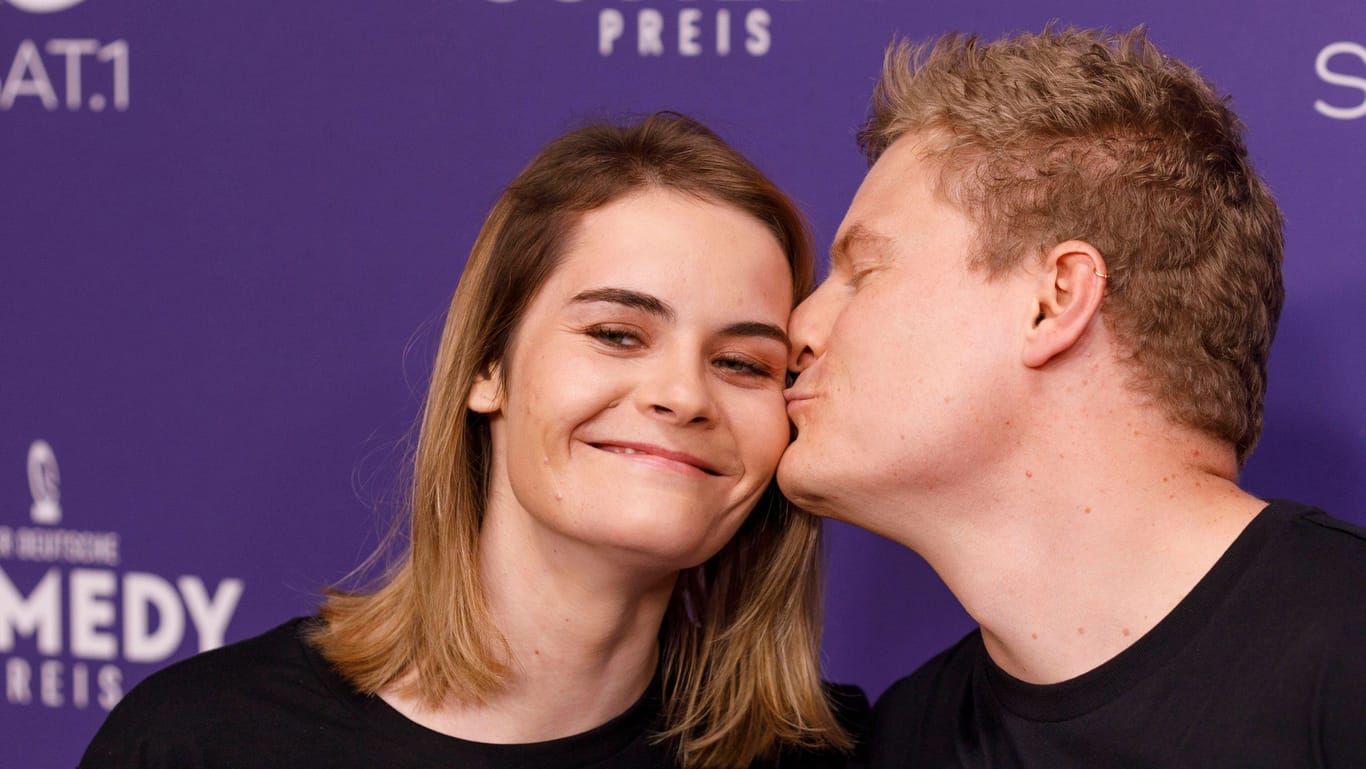 Hazel Brugger und ihr Ehemann Thomas Spitzer bei der Verleihung des 25. Deutschen Comedypreises 2021.