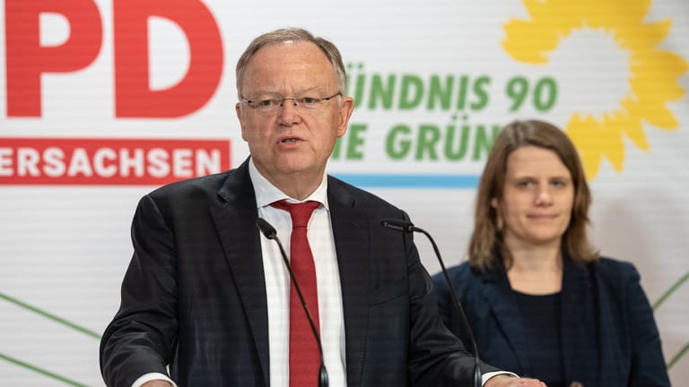 Stephan Weil (SPD), Ministerpräsident von Niedersachsen, und Julia Willie Hamburg (Bündnis 90/Die Grünen), haben die Koalitionsverhandlungen zu einem erfolgreichen Ende geführt.