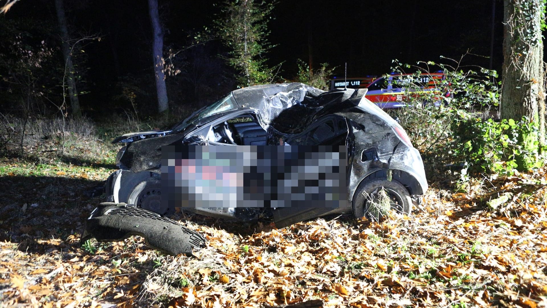 Unfall auf der Landesstraße 3113 zwischen Gräfenhausen und Mörfelden: Die Feuerwehr sperrte die Unfallstelle ab. Unfall auf der Landesstraße 3113 zwischen Gräfenhausen und Mörfelden: Die Feuerwehr sperrte die Unfallstelle ab.