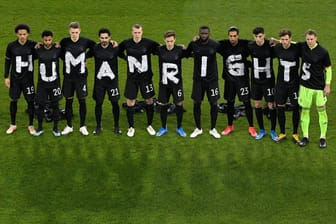 Nationalspieler in «Human-Rights»-Shirts