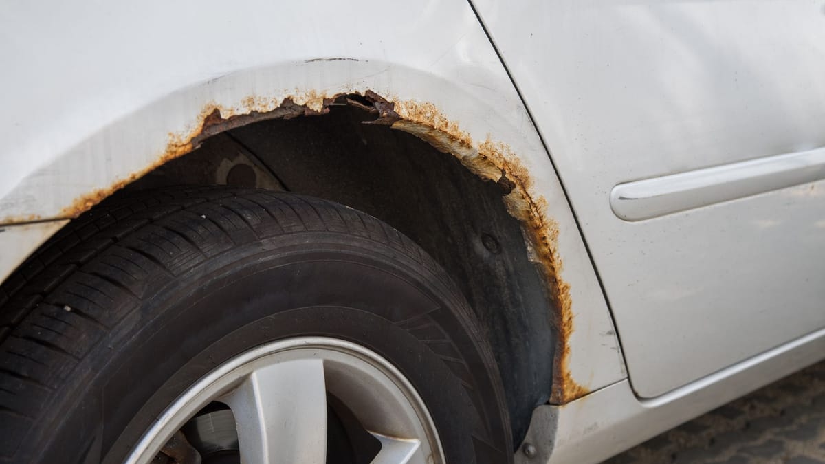 Schlecht-bel-ftete-Garage-schadet-Ihr-Auto-Frostschaden-und-Schimmel
