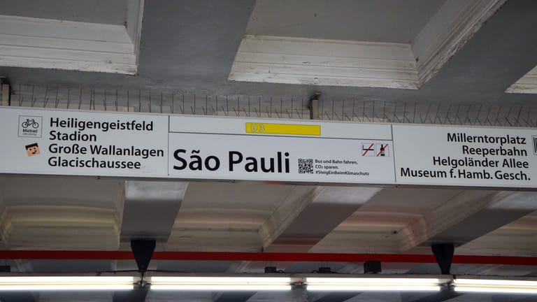 Haltestellenschild "São Pauli"