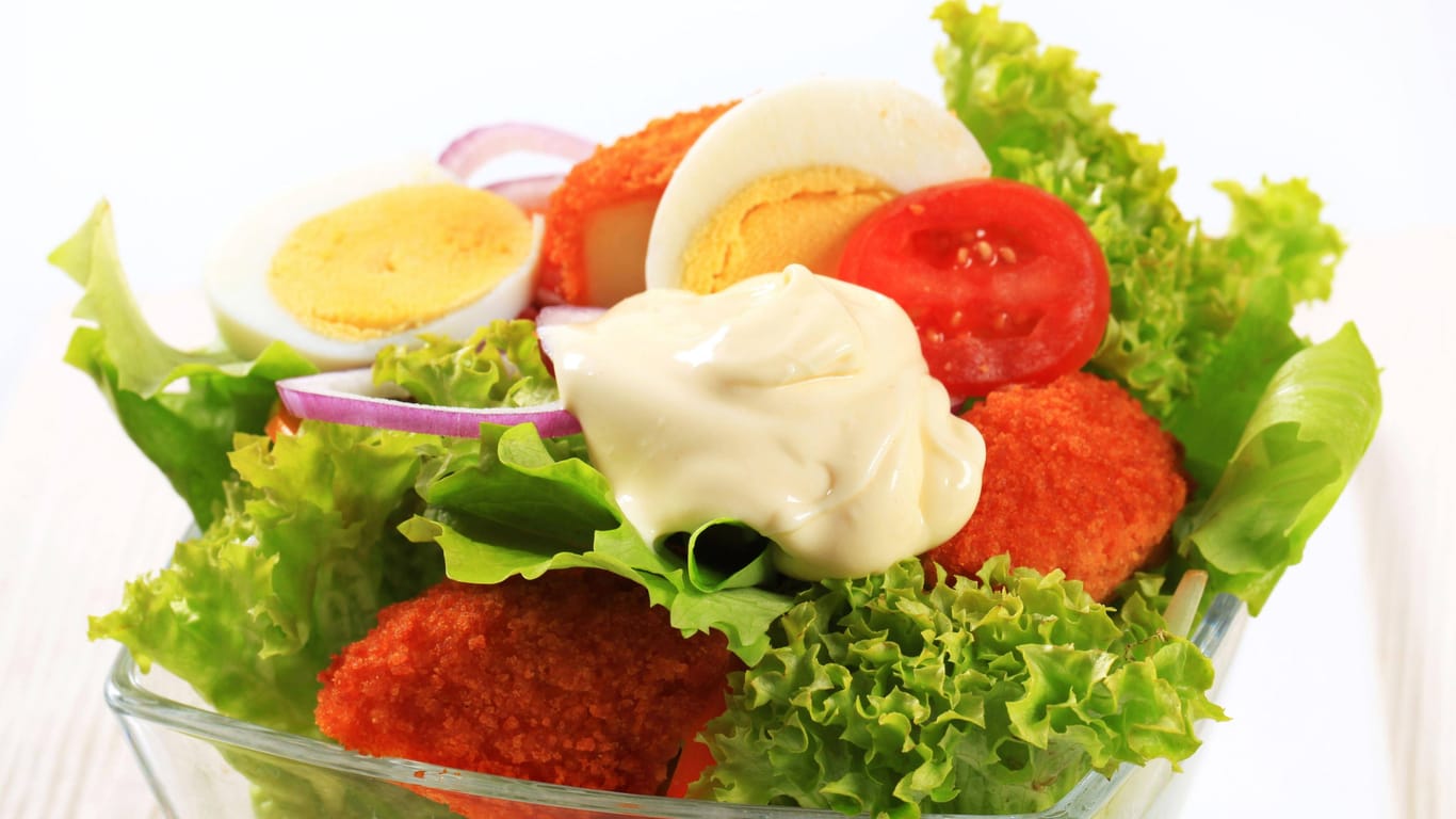 Creme Fraiche eignet sich perfekt zum Anrühren Ihrer Salatdressings.
