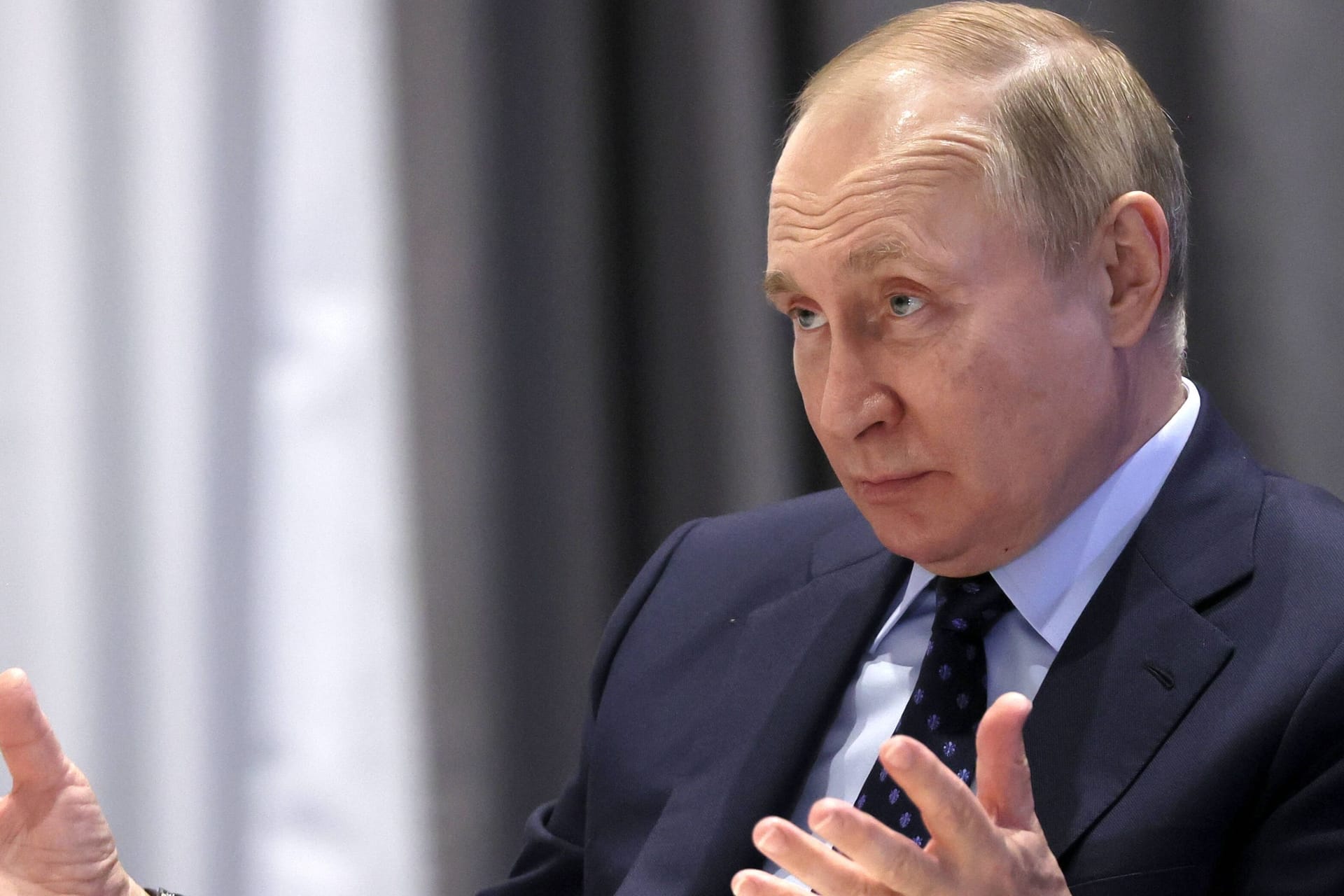 Wladimir Putin am 7. November 2022, nördlich von Moskau: Während die Politelite sich zum UN-Klimagipfel in Ägypten trifft, bleibt er Zuhause. Eine Delegation schickt der Kreml dennoch.