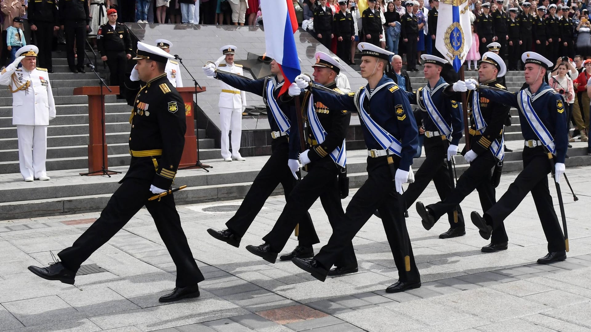 Zeremonie an der Pacific Higher Navy School (Archivbild): Der Oberst soll an der Militärakademie zuletzt für die neu mobilisierten Rekruten zuständig gewesen sein.