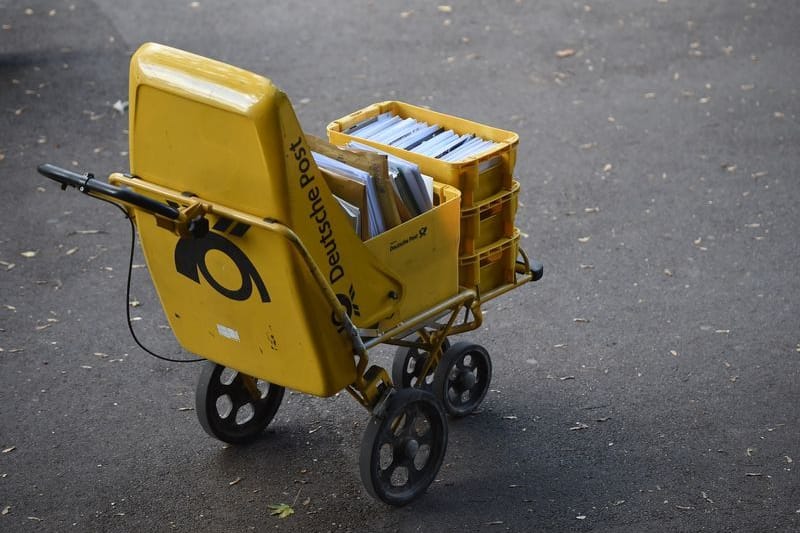 Der Trolley eines Zustellers der Deutschen Post: Bisher sind über 30.000 Beschwerden eingelaufen.