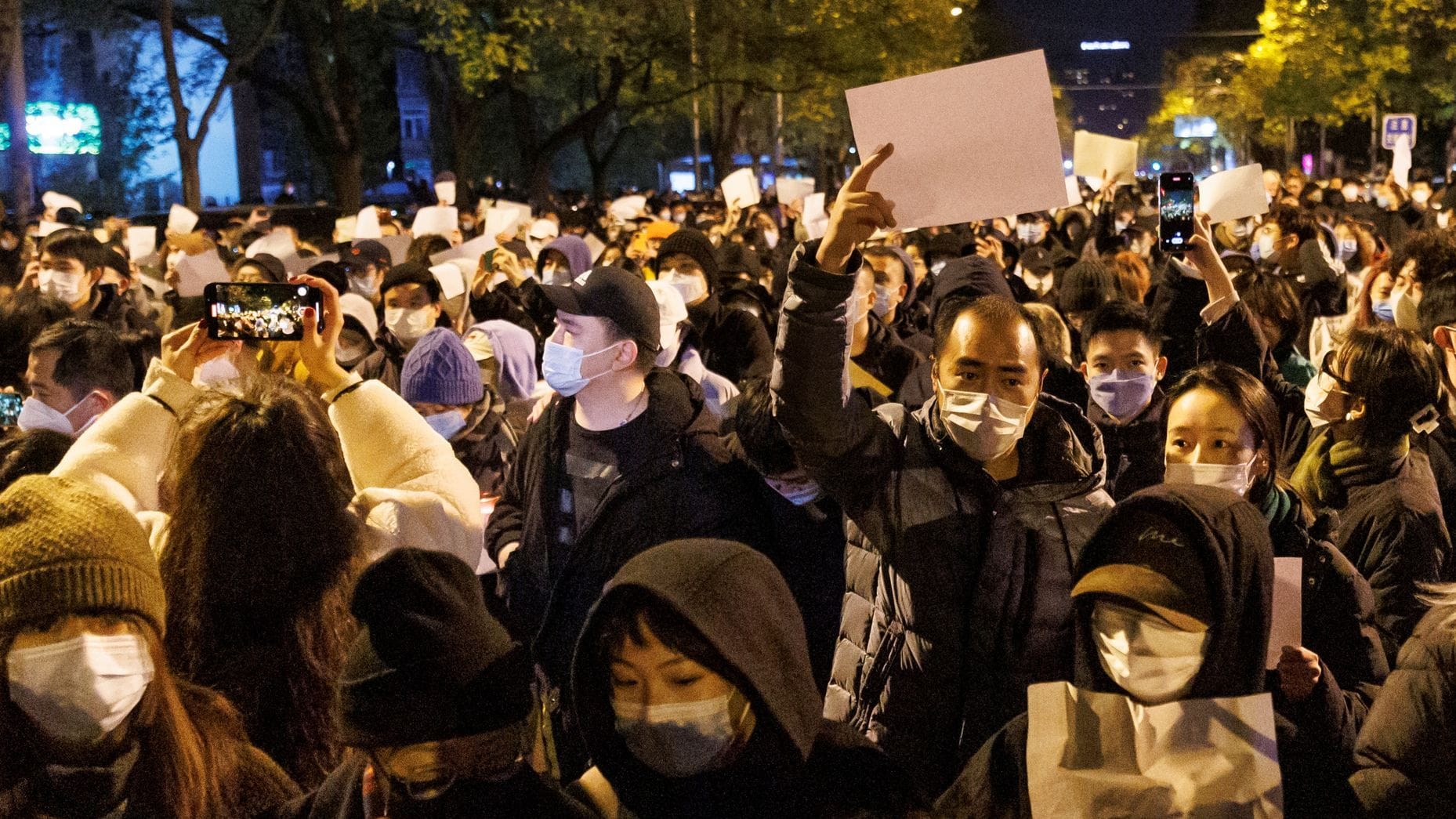 Protest in Peking: Auslöser der Proteste war ein Wohnungsbrand in der Stadt Ürumqi, bei dem mehrere Bewohner ums Leben gekommen waren.