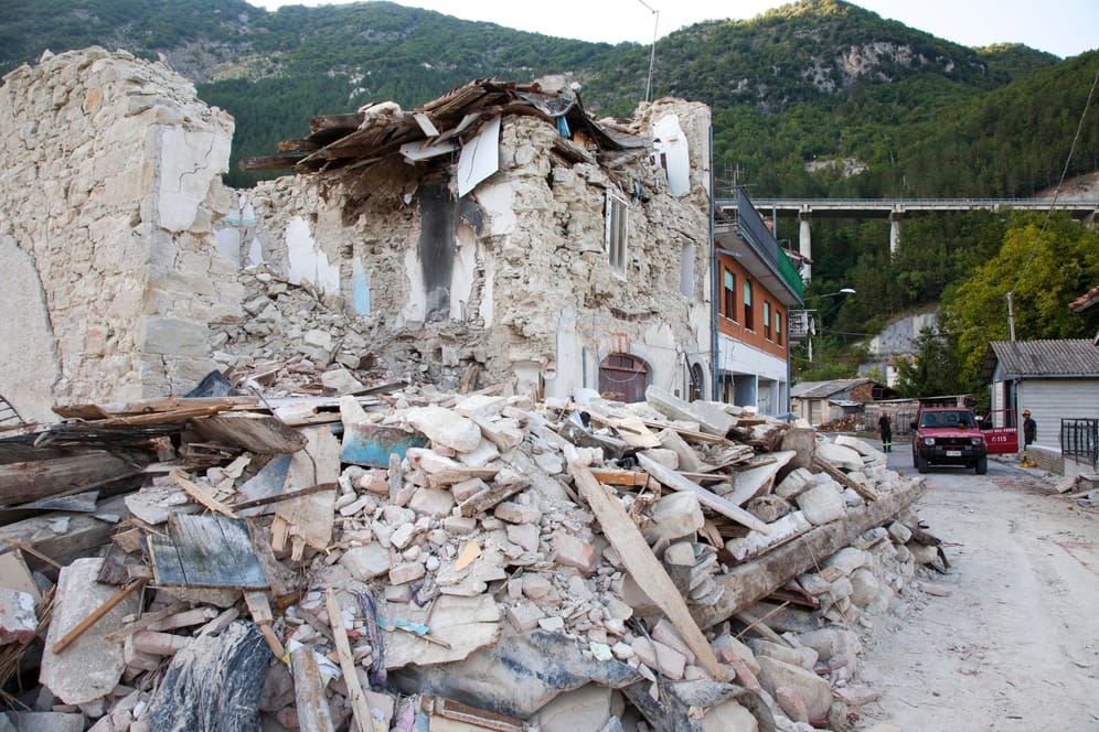Pescara del Tronto nach dem Erdbeben 2016: Im August 2016 waren fast 300 Menschen bei einem Erdbeben in den Regionen Marken, Umbrien und Latium ums Leben gekommen.