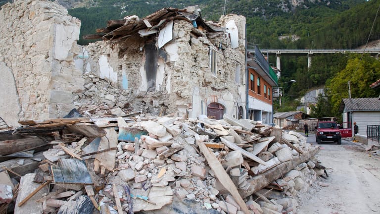 Pescara del Tronto nach dem Erdbeben 2016: Im August 2016 waren fast 300 Menschen bei einem Erdbeben in den Regionen Marken, Umbrien und Latium ums Leben gekommen.