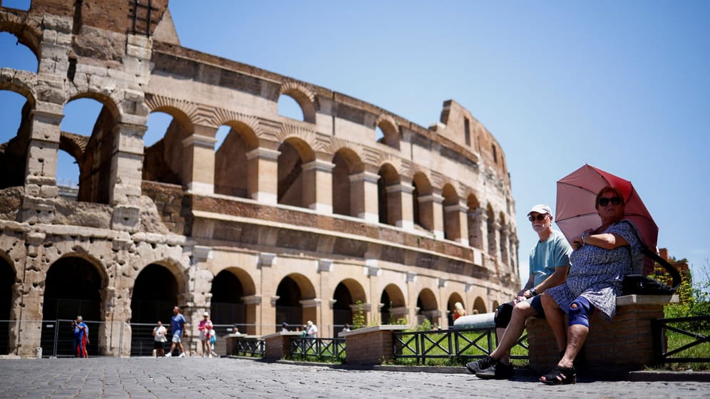 Touristen vor dem Kolosseum in Rom: Hier trieb eine Verbrecherbande in Verkleidung ihr Unwesen.