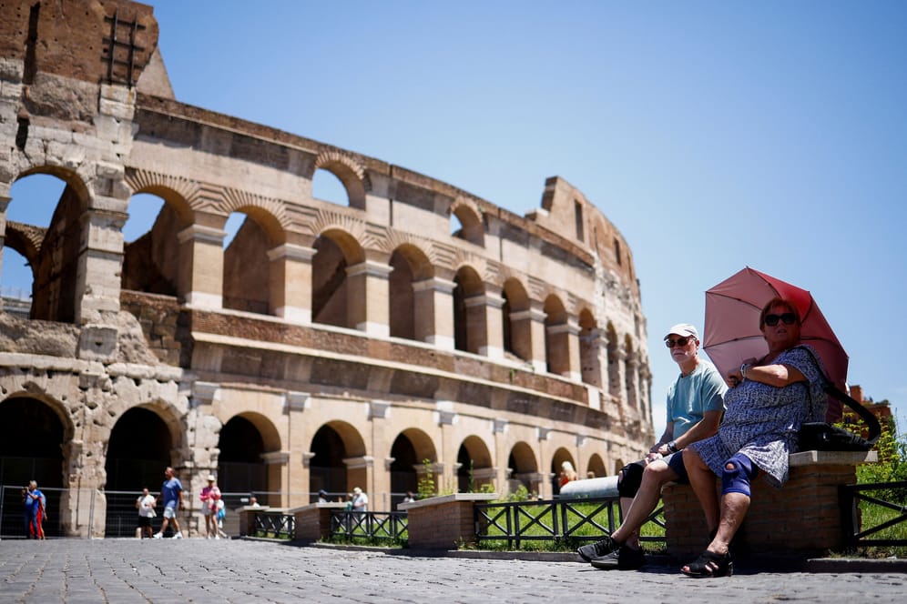 Touristen vor dem Kolosseum in Rom: Hier trieb eine Verbrecherbande in Verkleidung ihr Unwesen.