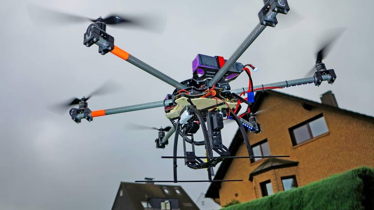 Noch in der Testphase: Zivile Drohne für Transporte oder bestimmte Berufsgruppen könnten bald zum Alltag gehören.