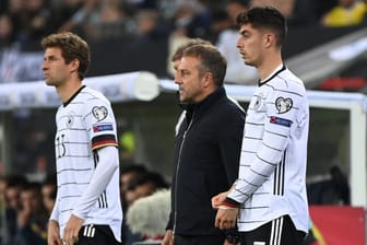 Thomas Müller (l.) und Kai Havertz: Bei der WM soll es in einzelnen Fällen eine weitere Wechseloption für die Trainer geben.