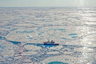 Das deutsche Forschungsschiff «Polarstern» ist in der Arktis unterwegs (Archivbild): Das AWI setzt mehrere Schiffe und Polarflugzeuge ein.