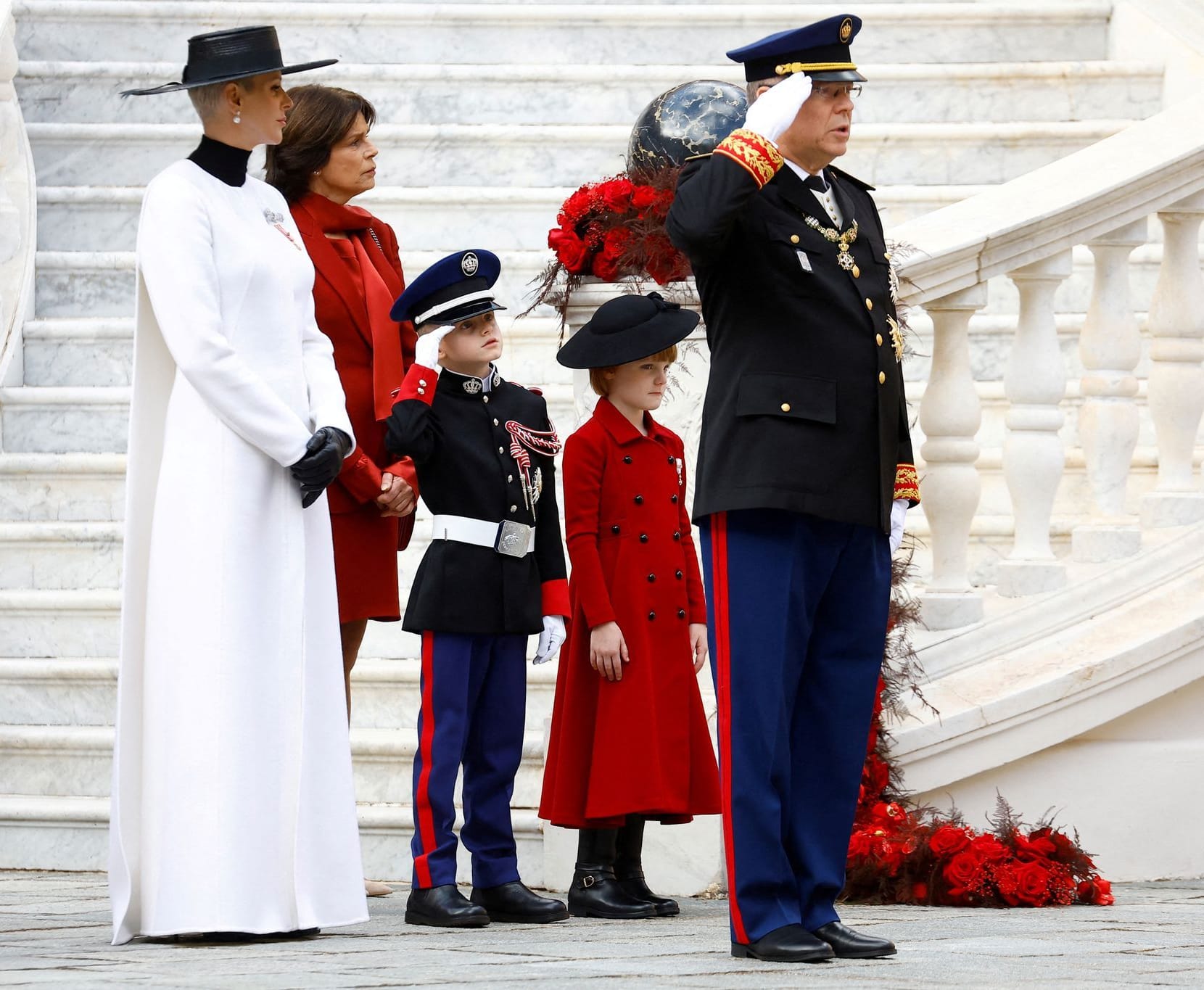 Prinzessin Stephanie und Charlène und Albert von Monaco mit ihrem Kindern Jacques und Gabriella beim Nationalfeiertag.