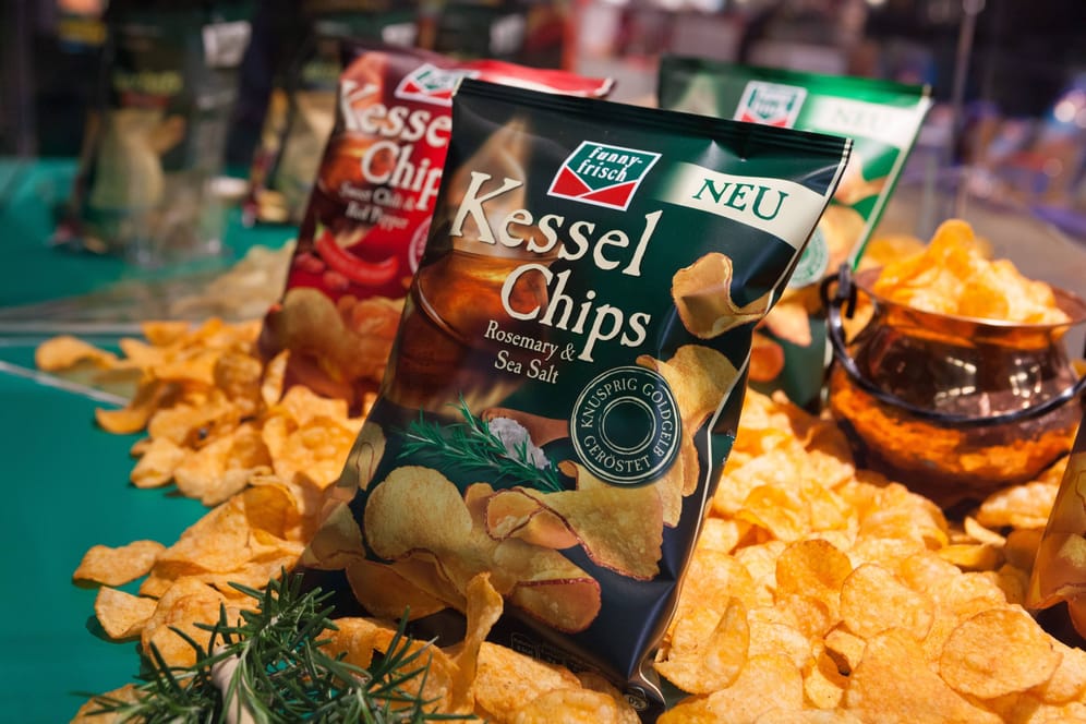 Chips vom Hersteller Intersnack: Das Unternehmen hat die Füllmenge seiner Produkte verringert.