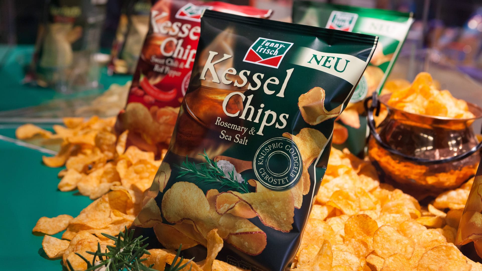 Chips vom Hersteller Intersnack: Das Unternehmen hat die Füllmenge seiner Produkte verringert.