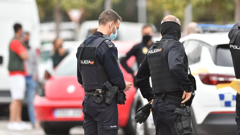 Polizei auf Mallorca (Symbolbild): Mittlerweile ist der Verdächtige wieder nach Deutschland gebracht worden.