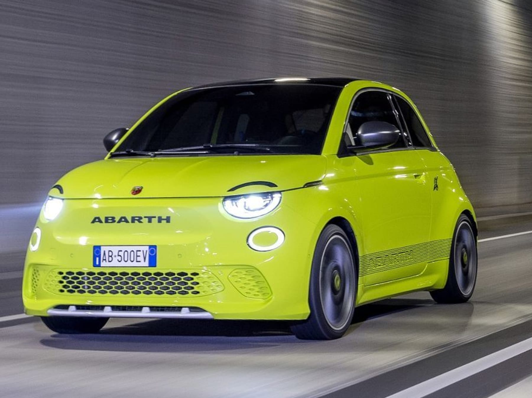 Fiat 500e: Abarth setzt Kultauto unter Strom