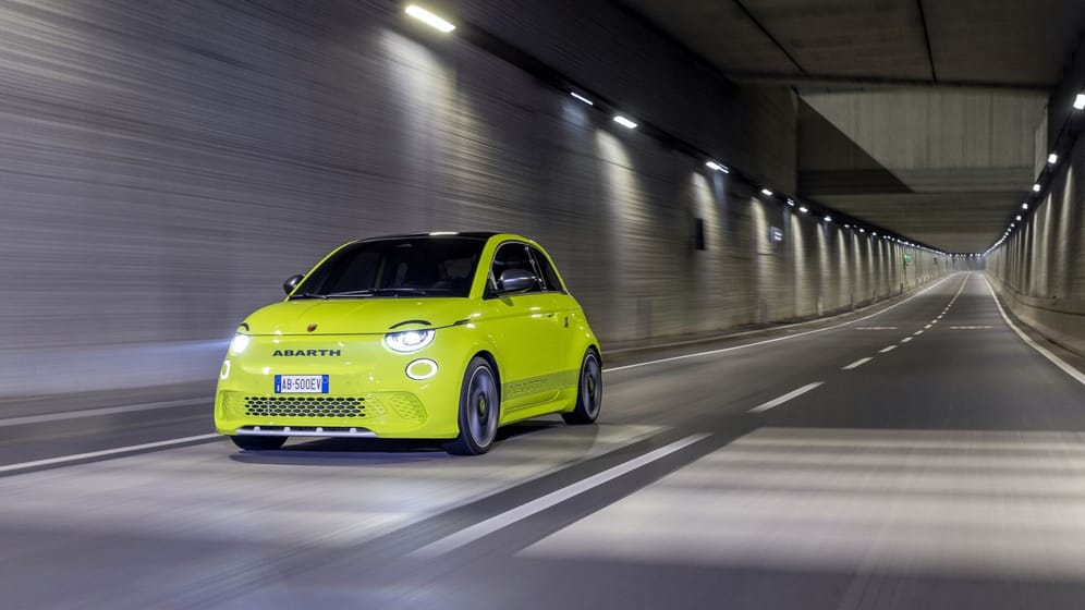 Kleine Rennkugel: Die Fiat-Tochter Abarth hat sich des elektrischen 500e angenommen.
