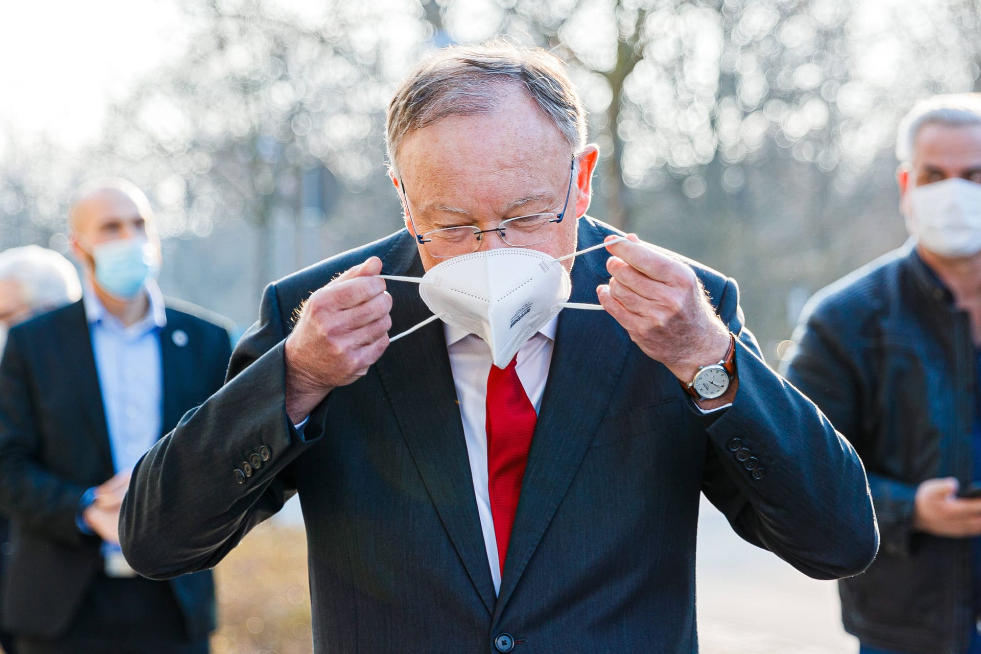 Stephan Weil (SPD), Ministerpräsident von Niedersachsen (Archivbild): An dem Vorstoß zum Masken-Aus in Schleswig-Holsteins Bussen übt Weil Kritik.