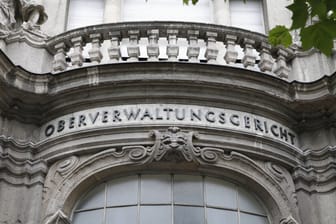 Oberverwaltungsgericht Berlin (Archivbild): nach dem Urteil darf der angehende Polizist seine Karriere nicht fortführen.