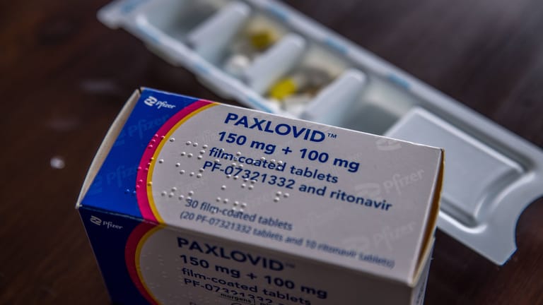 Das Medikament Paxlovid des Herstellers Pfizer: Knapp die Hälfte der im Großhandel vorgehaltenen Packungen wären bereits im Februar abgelaufen, doch die Haltbarkeitsfrist wurde kürzlich verlängert.