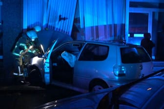 Der verunfallte Kleinwagen: Ein VW-Fahrer ist in Recklinghausen verunglückt.