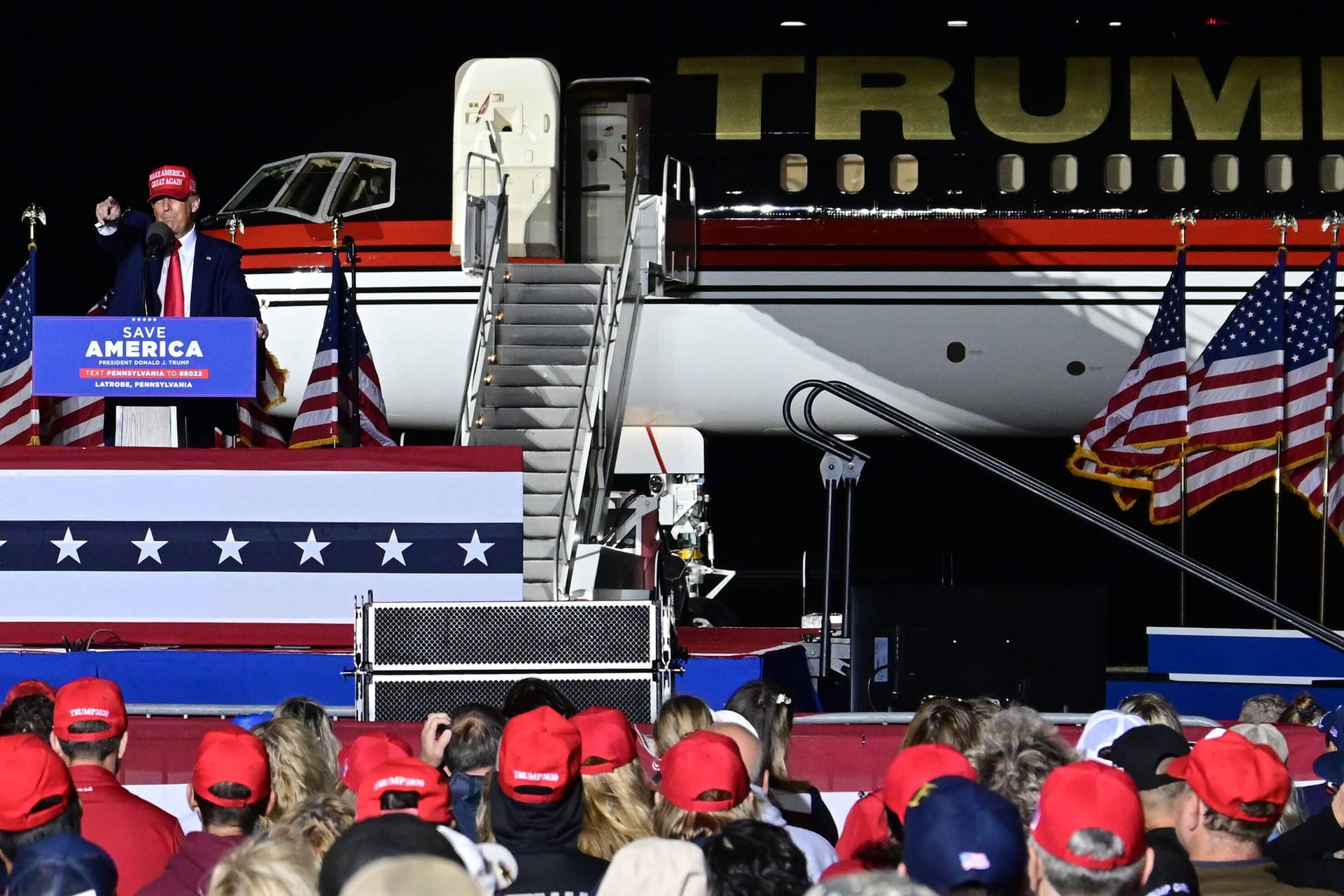 "Es kommt nicht mehr auf die Kandidaten an": Trump will die Kontrolle über die Stimmzettel