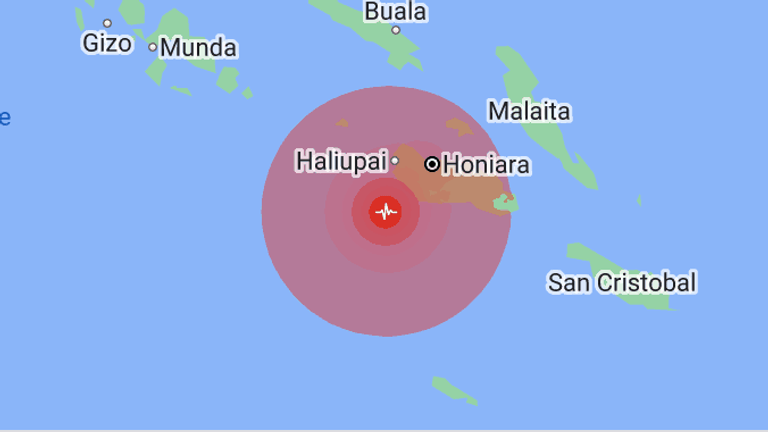 Nach Angaben der US-Erdbebenwarte USGS erschütterte das Beben der Stärke 7,3 in einer Tiefe von 10 Kilometern die Inselgruppe im Südpazifik.