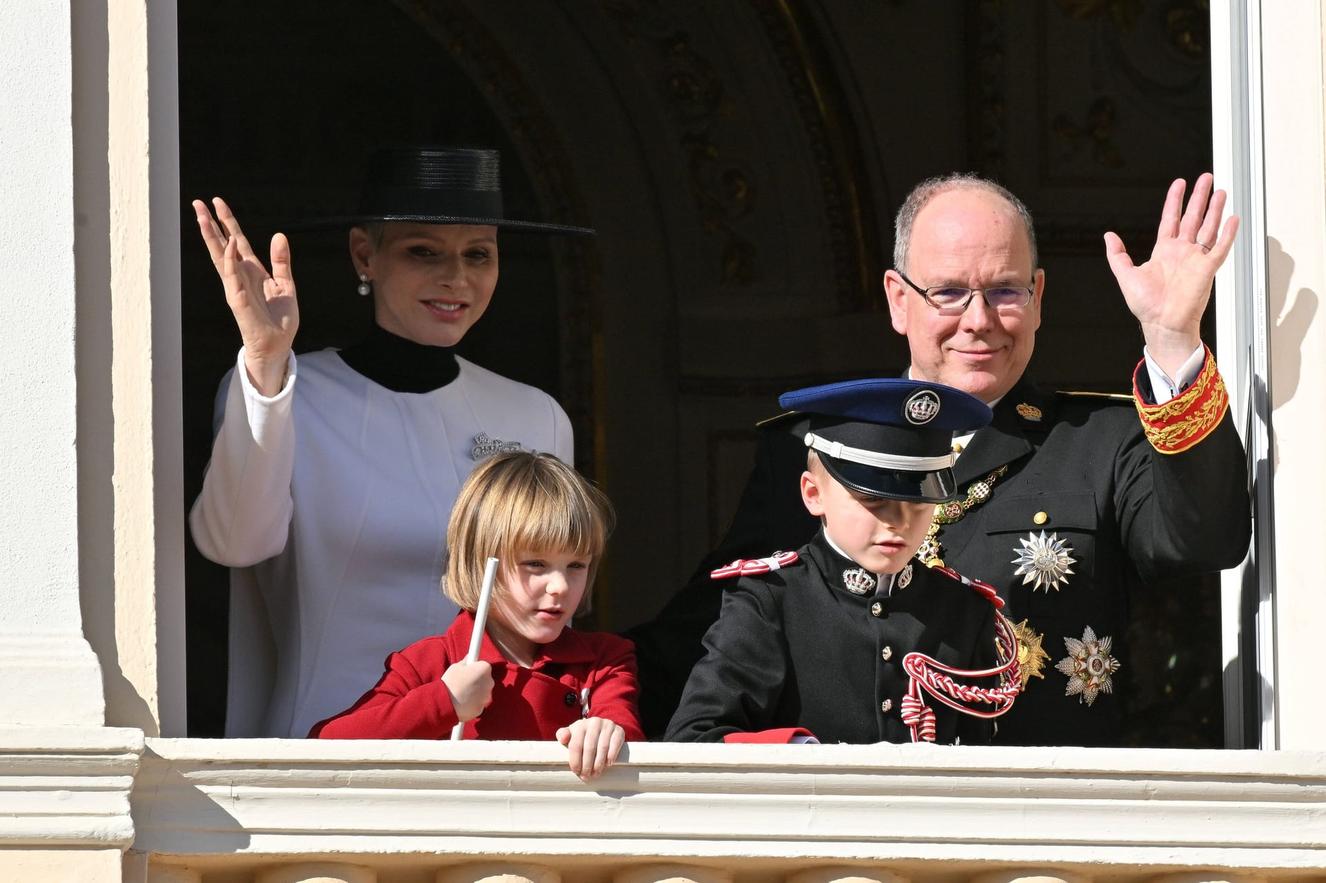 Albert und Charlène von Monaco mit ihren Zwillingen.