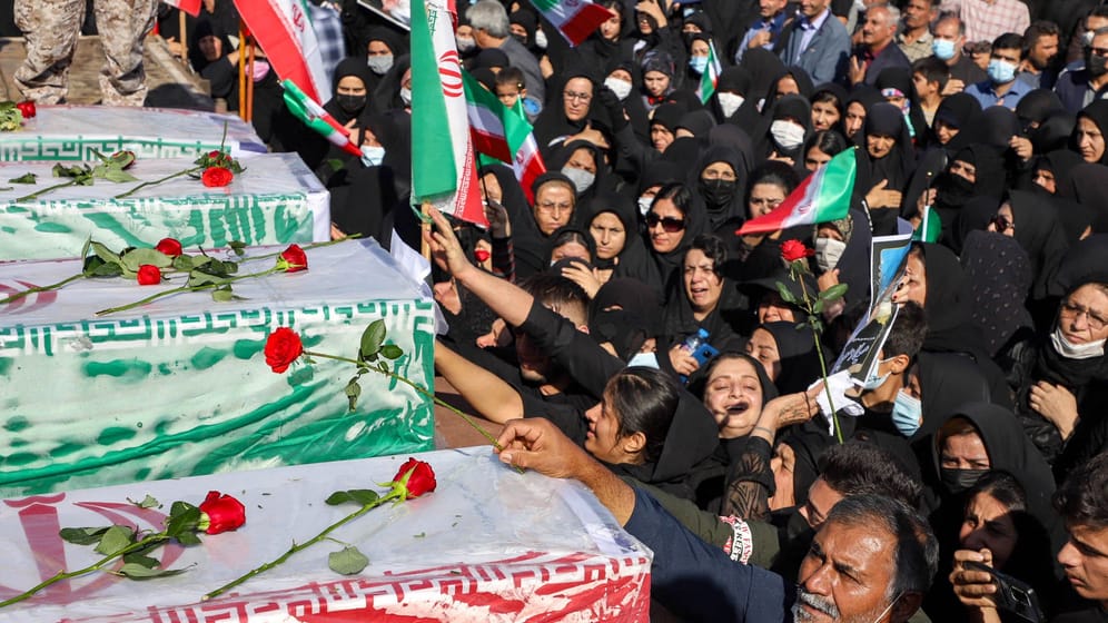 Proteste im Iran: In der Stadt Izeh beklagen Anwohner ihre Toten.