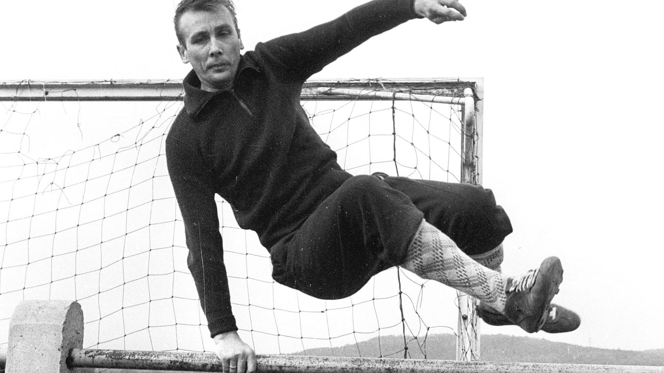 Horst Eckel: Der Weltmeister von 1954 im Training im Jahr 1964.