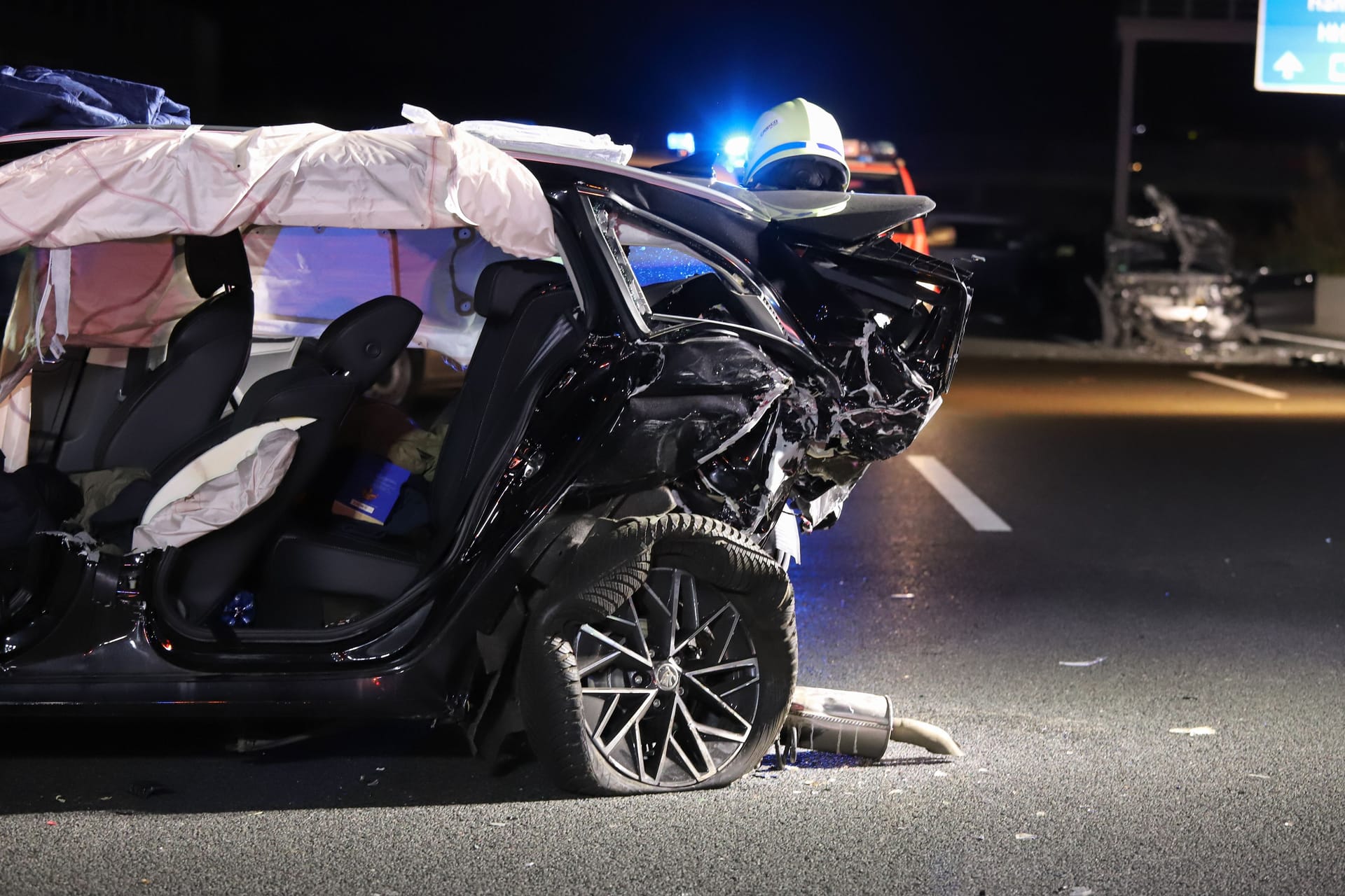 Schwerer Unfall auf der A7: Die Autobahn war am Dienstagabend gesperrt.