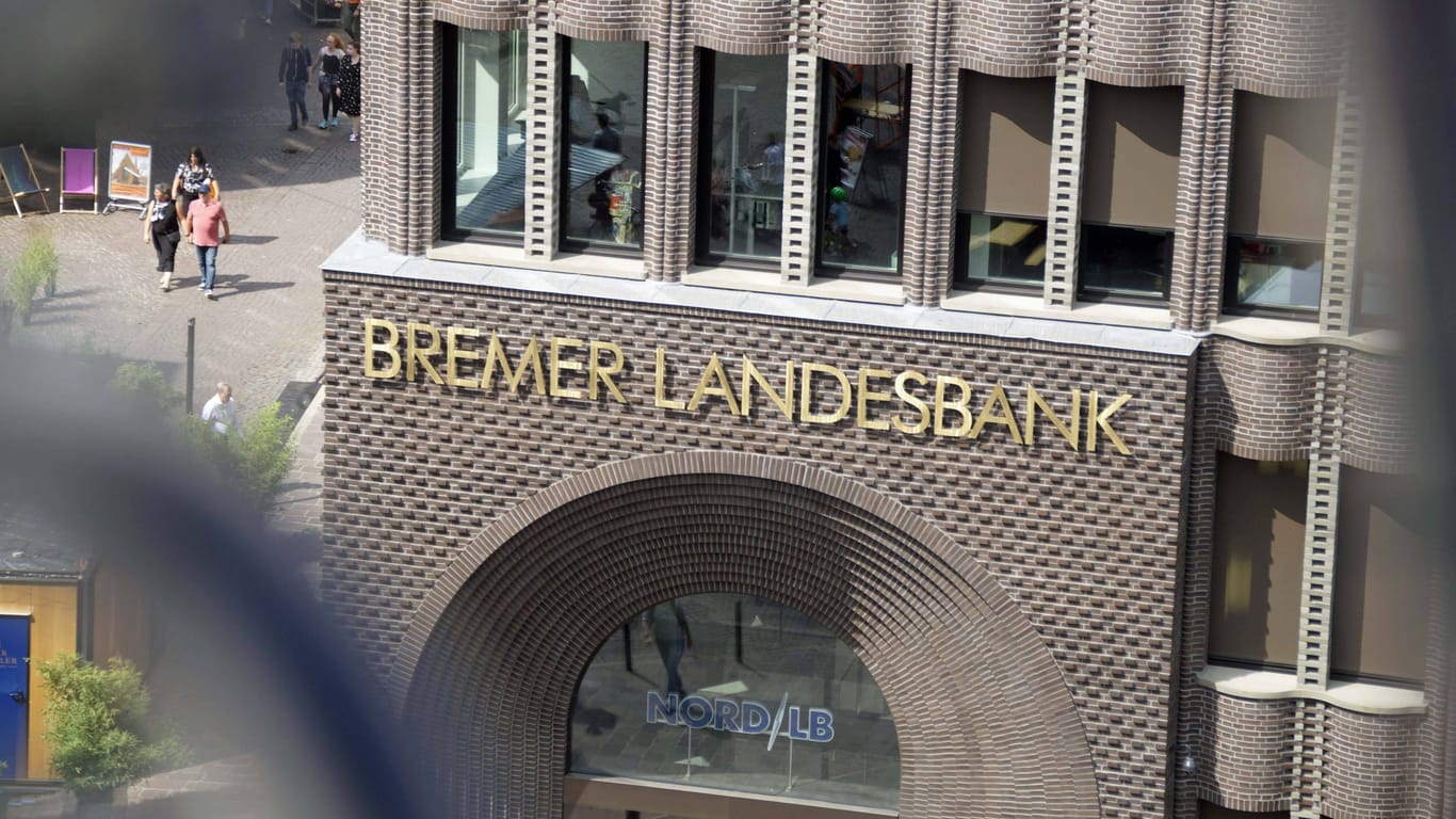 Das Gebäude der ehemaligen Bremer Landesbank BLB am Bremer Domshof (Archivfoto): Hier könnte bald einen Campus entstehen.
