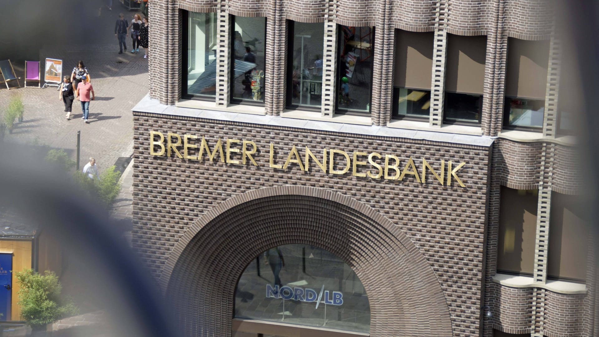 Das Gebäude der ehemaligen Bremer Landesbank BLB am Bremer Domshof (Archivfoto): Hier könnte bald einen Campus entstehen. Das Gebäude der ehemaligen Bremer Landesbank BLB am Bremer Domshof (Archivfoto): Hier könnte bald einen Campus entstehen.