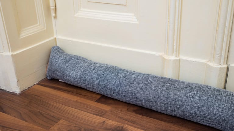 Hält dicht: Oft genügt schon eine einfache Decke, um die Wohnung warm zu halten.