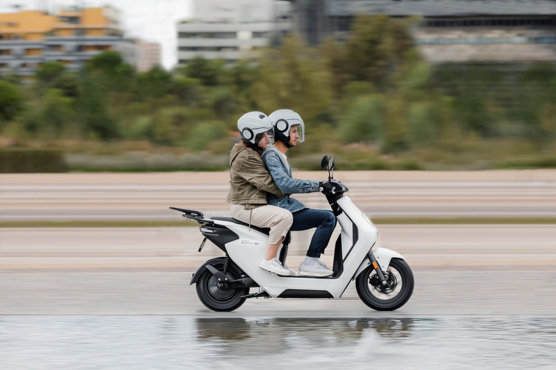 Als erstes von mindestens zehn bis 2025 geplanten Elektro-Zweirädern präsentiert Honda in Mailand den EM1 e, ein Elektro-Moped.