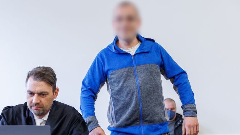 Der Angeklagte gab sich vor dem Gericht in Weiden in der Oberpfalz cool. Der Angeklagte gab sich vor dem Gericht in Weiden in der Oberpfalz cool.