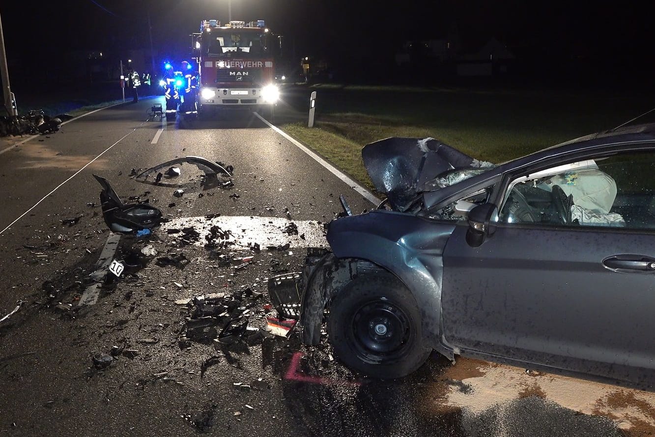 Die Unfallstelle im Landkreis Leipzig: Ein Motorradfahrer krachte gegen einen entgegenkommenden Wagen.