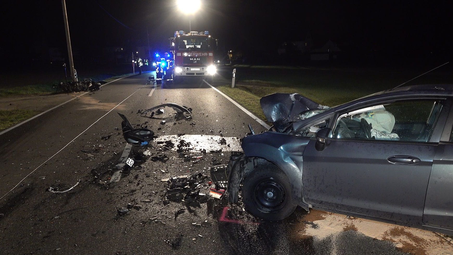 Die Unfallstelle im Landkreis Leipzig: Ein Motorradfahrer krachte gegen einen entgegenkommenden Wagen.